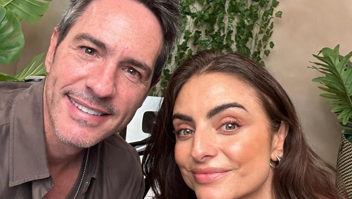 Aislinn Derbez y Mauricio Ochmann pasean por Los Cabos con su hija Kailani