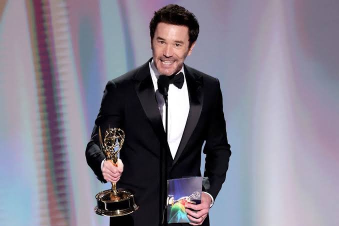 El conmovedor discurso de Tom Pelphrey que hizo llorar a Kaley Cuoco en los Emmy 2026.