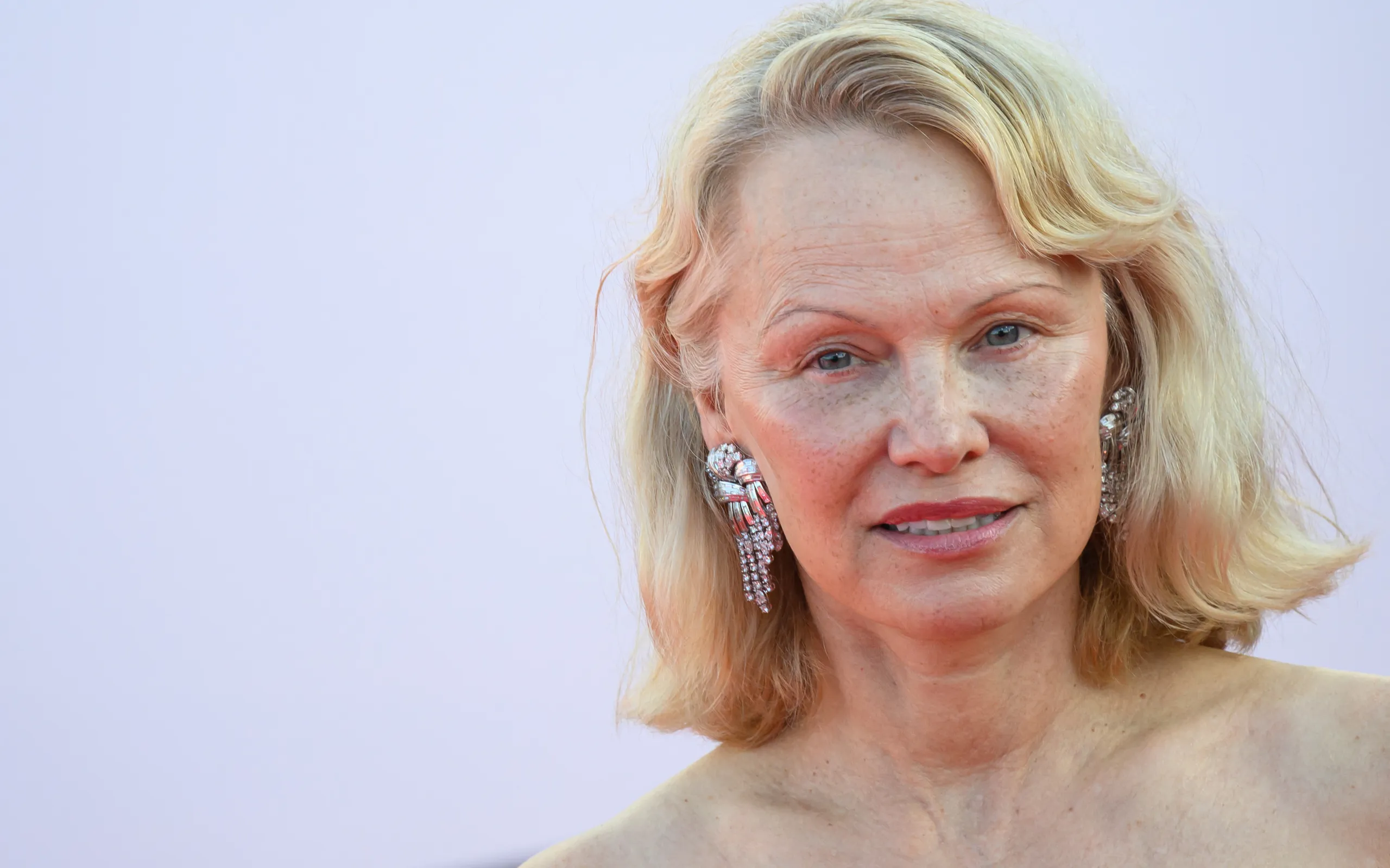 Pamela Anderson recuerda el duro momento en que fue diagnosticada con hepatitis C y cuenta cómo consiguió recuperarse.