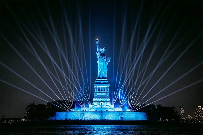 Michael Canitrot hace historia con el primer DJ set electrónico frente a la Estatua de la Libertad
