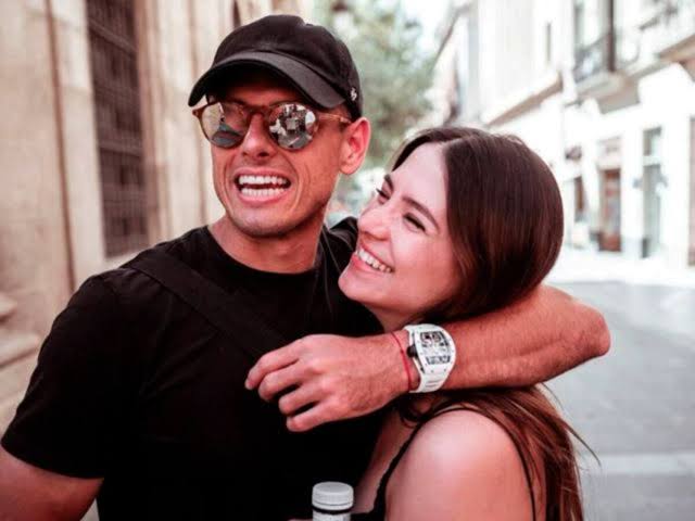 Chicharito Hernández habla sobre las consecuencias económicas de su divorcio con Sarah Kohan y revela la deuda millonaria que enfrenta cada año