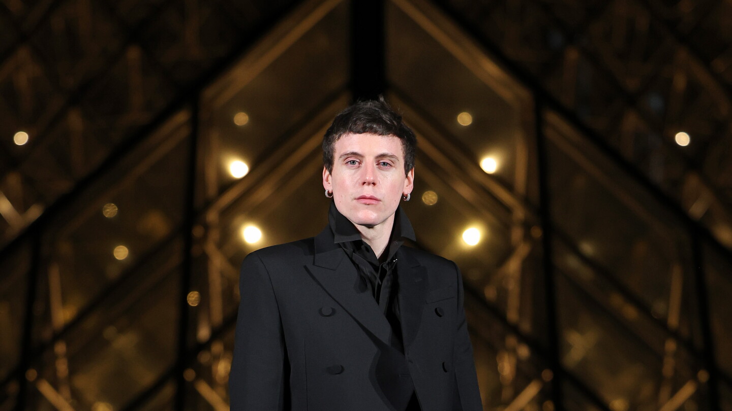 Seán McGirr sale de Alexander McQueen tras tres años al frente de la dirección creativa: las razones detrás de su salida