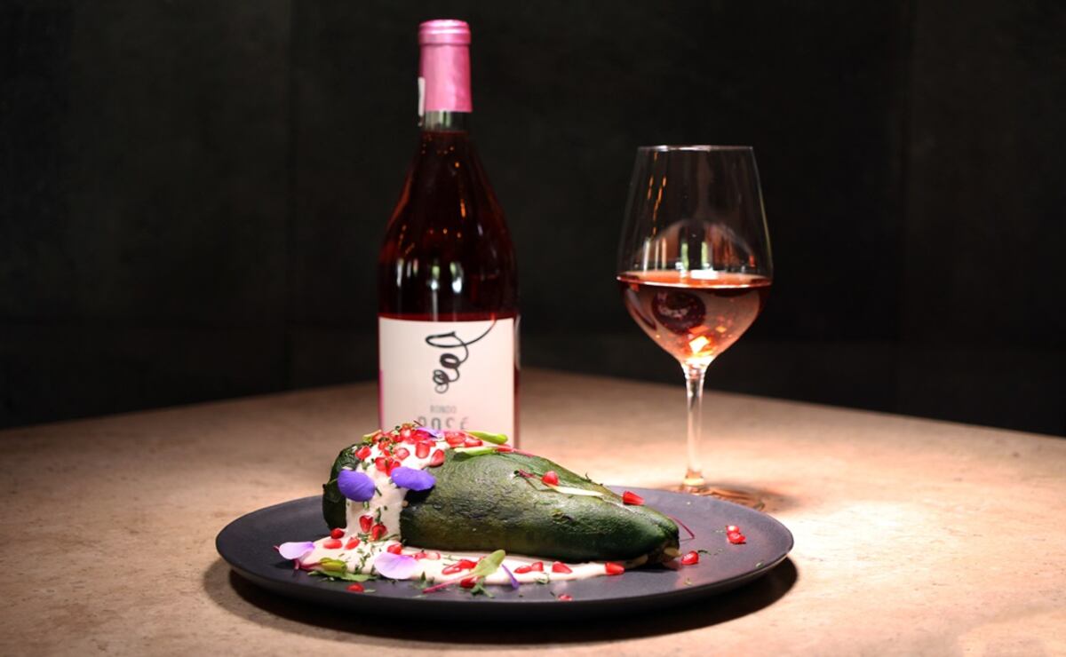 Chile en nogada: 3 vinos blancos ideales para realzar los sabores de este platillo mexicano