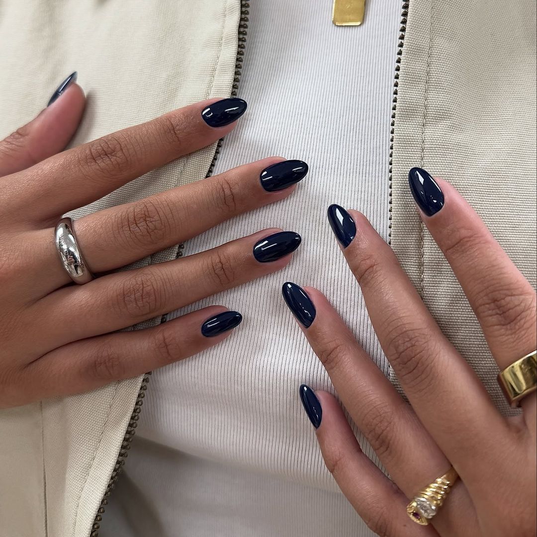 El color de uñas que triunfa este otoño si buscas una manicura elegante sin recurrir a tonos oscuros