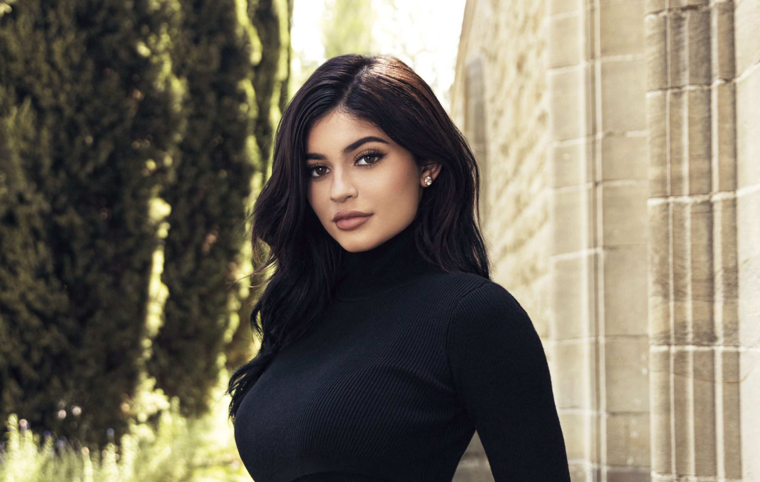 Kylie Jenner da el salto a la actuación con ‘Bachelorette Weekend’, la nueva serie de misterio producida por Kim Kardashian 🎬✨