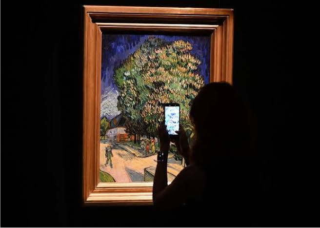 Multitudes en Hong Kong esperan para ver una obra de Van Gogh que llevaba 60 años sin exhibirse