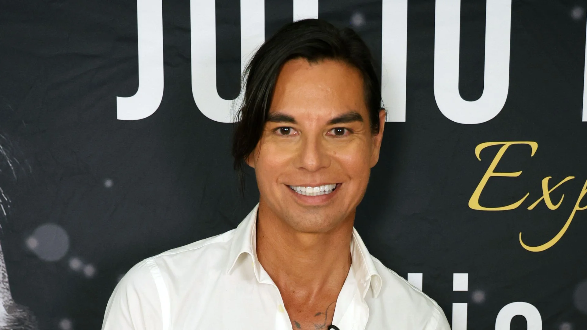 Julio José Jr. vuelve a España con un emotivo tributo a Julio Iglesias y retoma su carrera sobre los escenarios