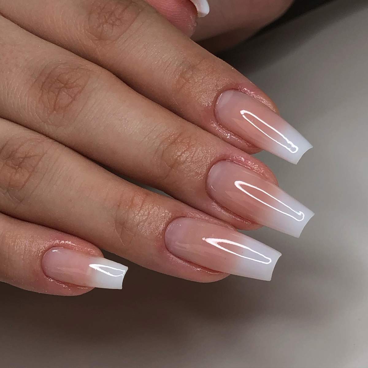 Uñas baby boomer: el diseño sofisticado que estiliza tus manos y aporta un toque delicado a tu look