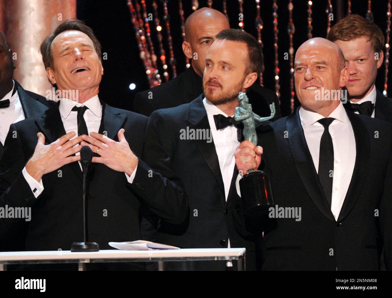 Bryan Cranston, Aaron Paul y Dean Norris recuerdan a RJ Mitte con emotivos mensajes del elenco de ‘Breaking Bad’